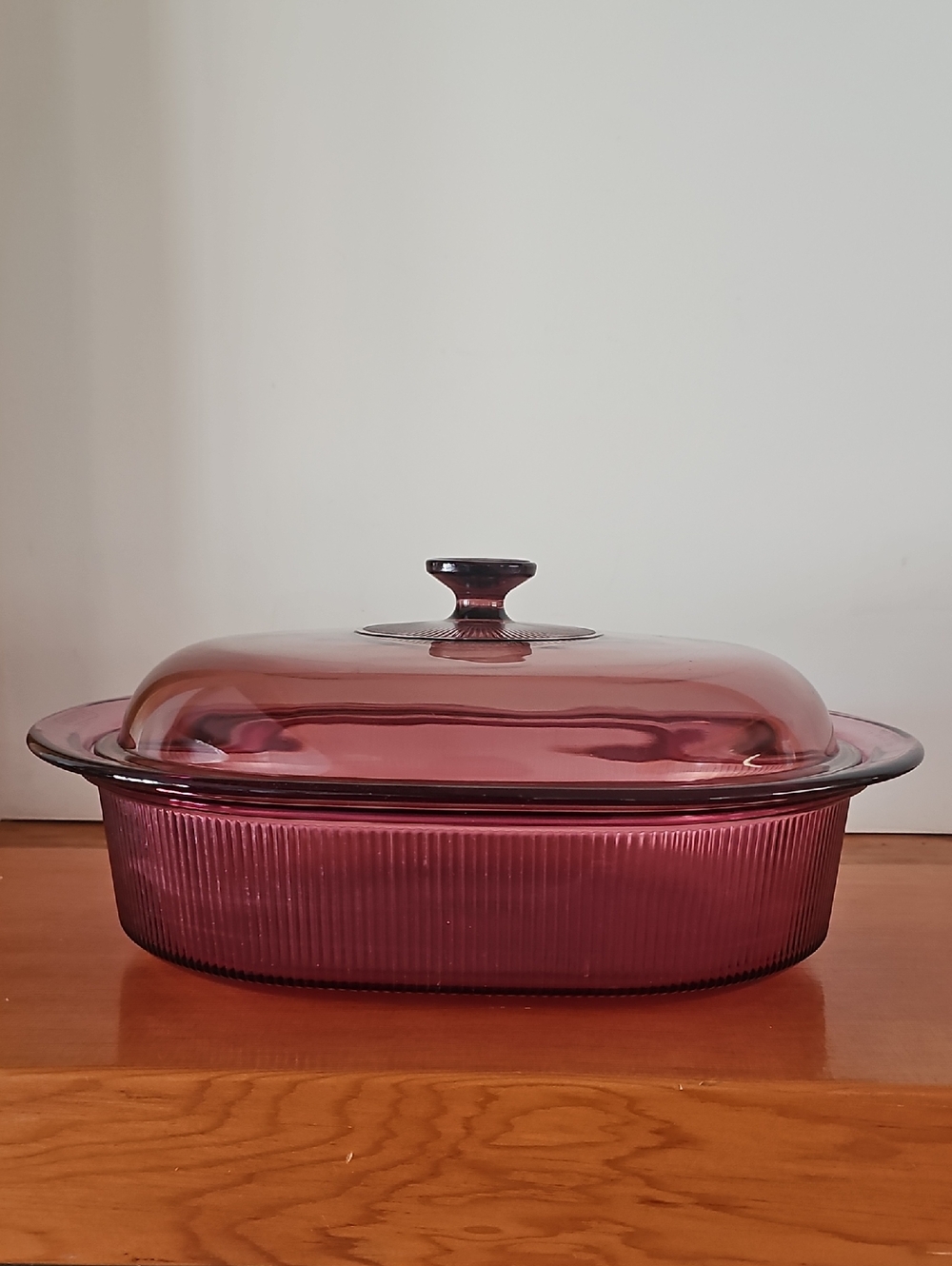 Vintage Corning Visions Cranberry 4L Oval Casserole Roaster with Lid (V-34-B)